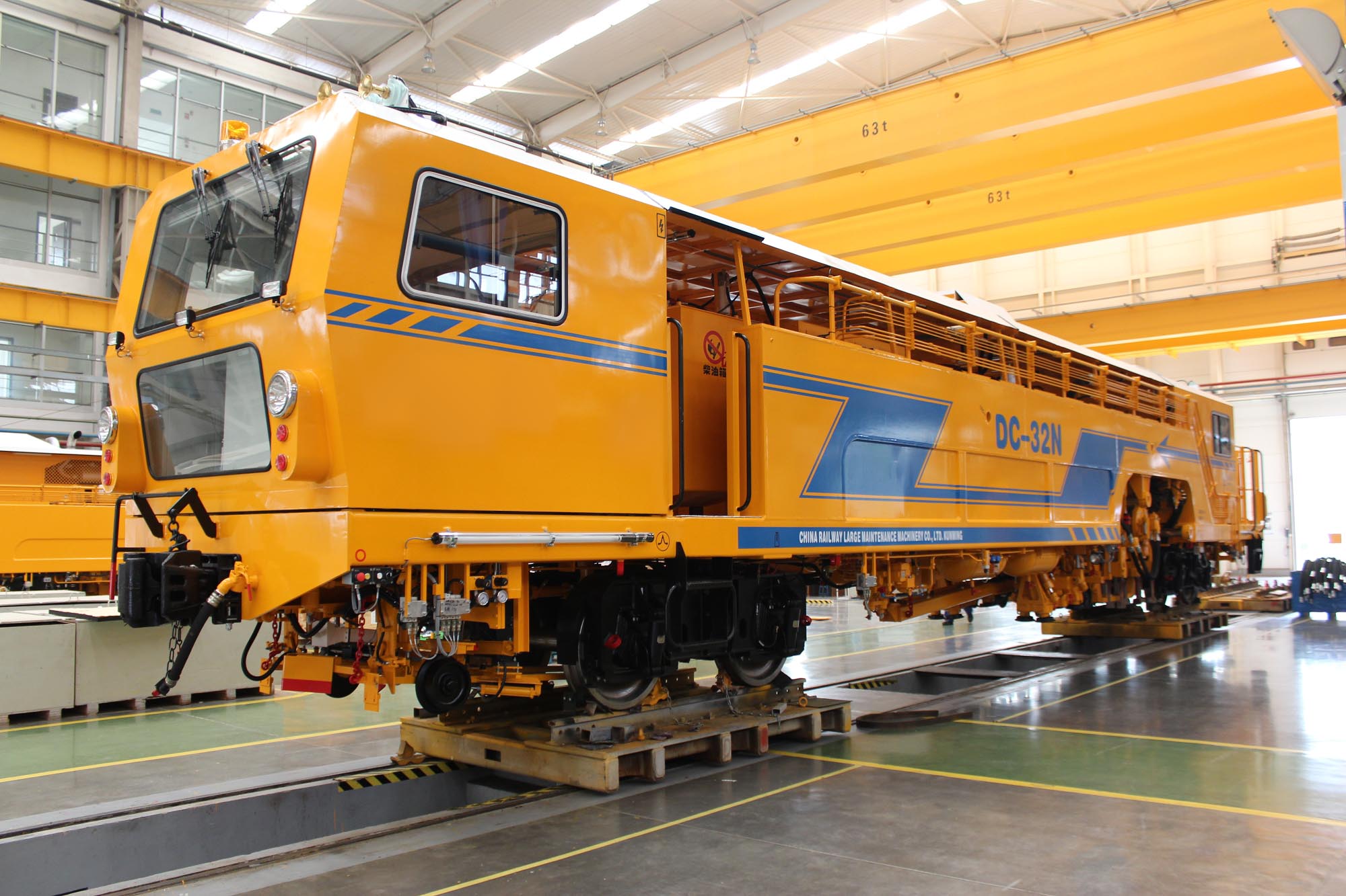 DC-32N窄軌搗固車