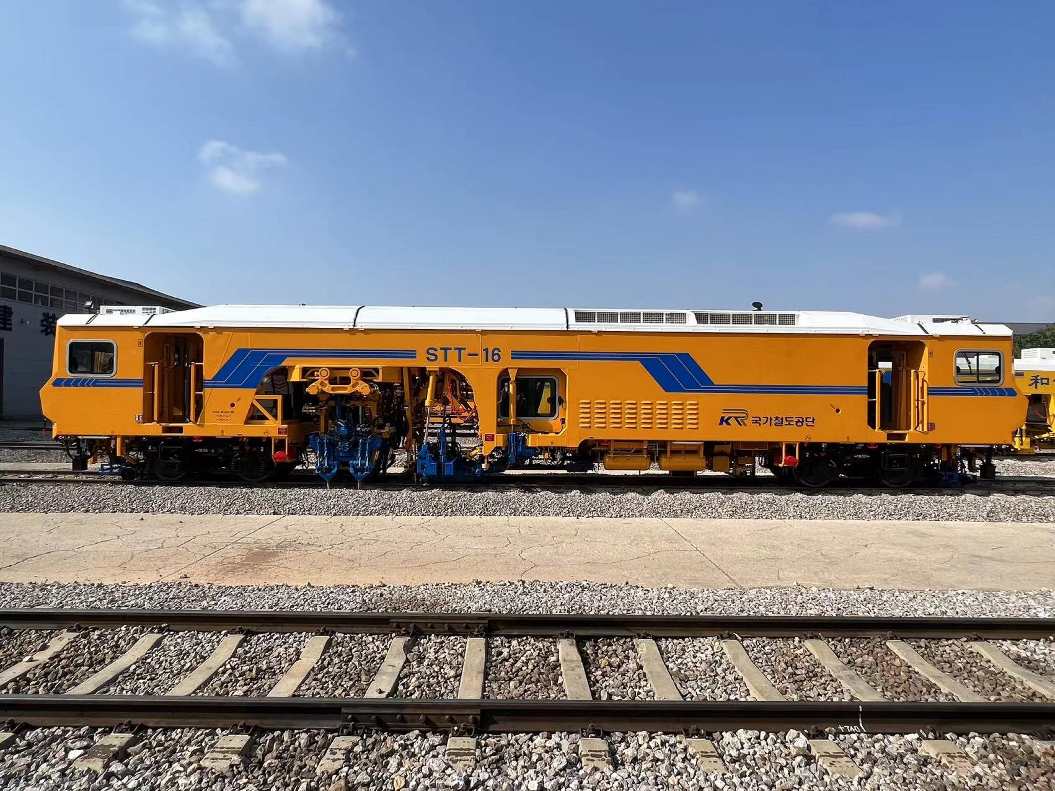 STT-16道岔搗固車