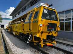 DC-32W寬軌搗固車