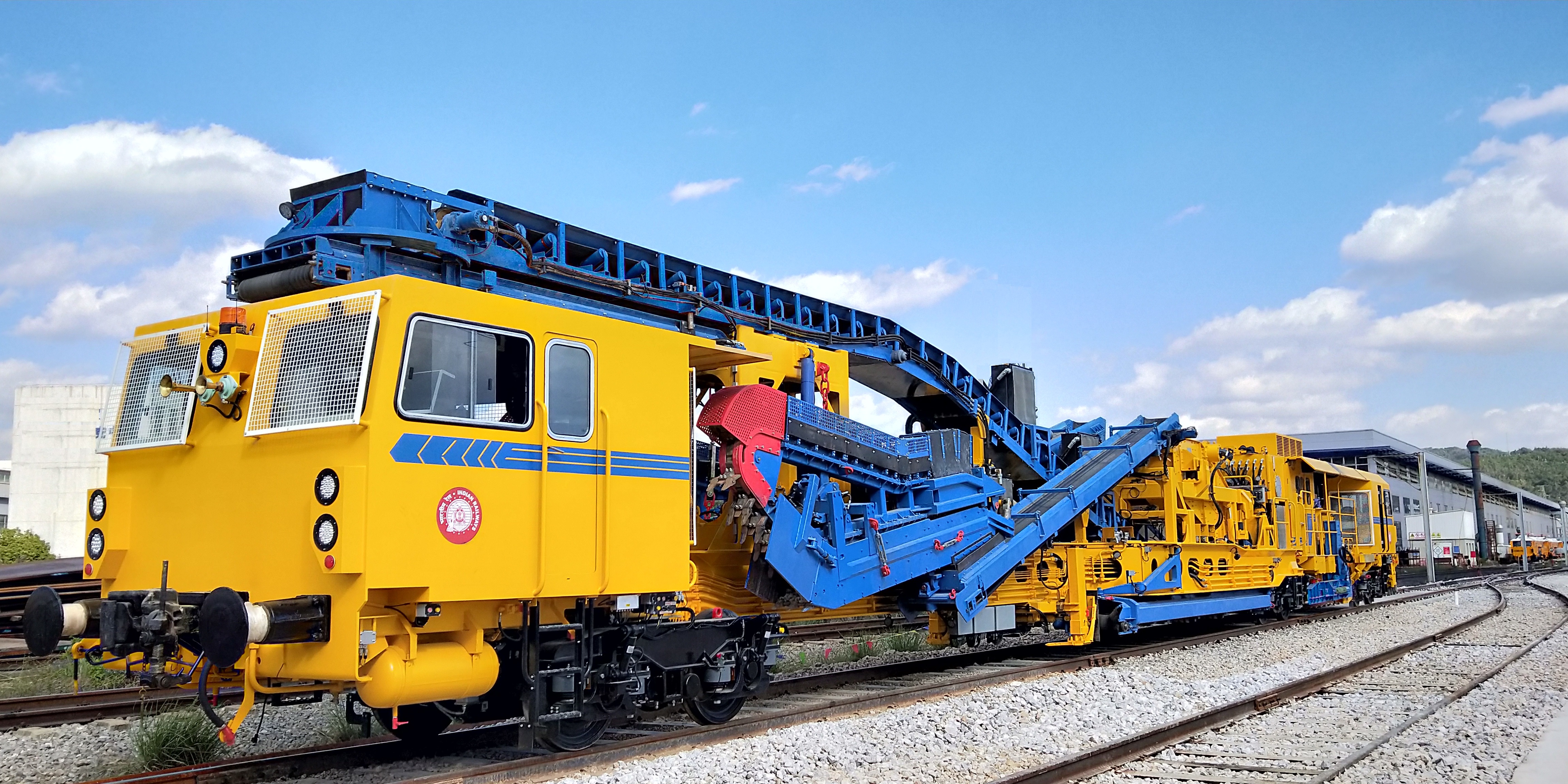 BS-550W寬軌邊坡清篩機